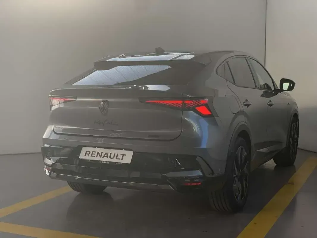 Usado Renault Rafale Esprit Alpine 200 CV (147 kW) 2025 Gris SUV