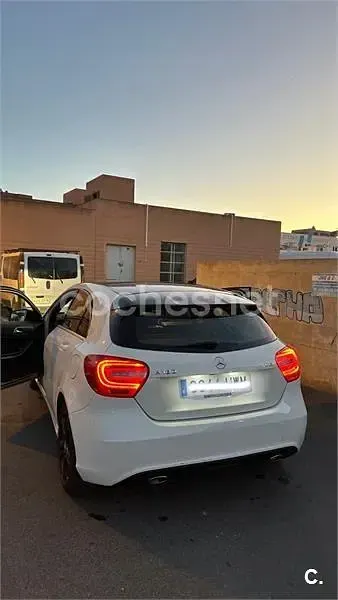 Usado Mercedes A180 Urban 109 CV (80 kW) 2014 Blanco Utilitario