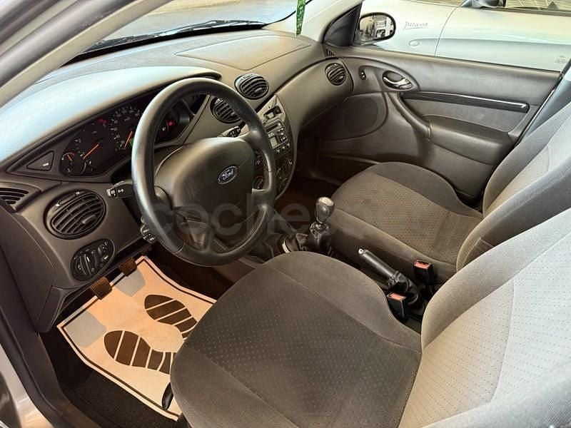 Usado Ford Focus Ghia 100 CV (73 kW) 2003 Beige Berlina