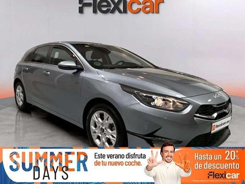 Gris Usado 2022 Kia Ceed 2 Berlina | 13.790 € (Buen precio) - Imagen 1/4