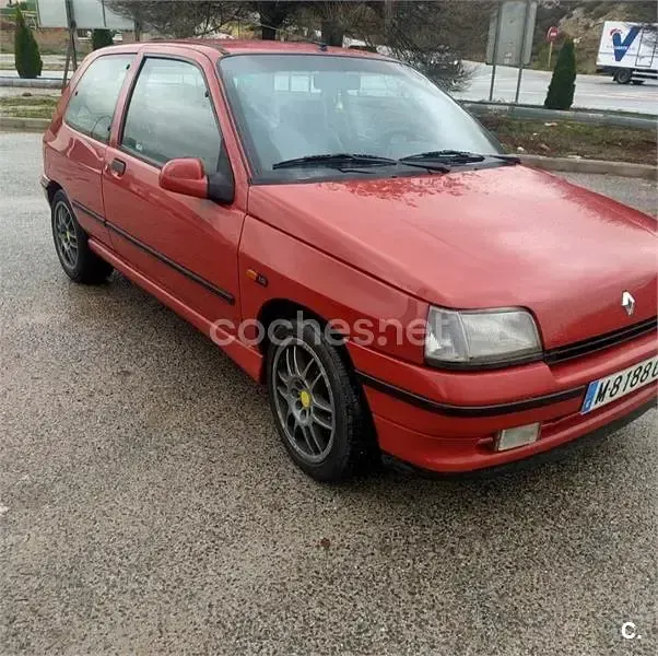 Usado Renault Clio R.S. 95 CV (69 kW) 1993 Rojo Utilitario
