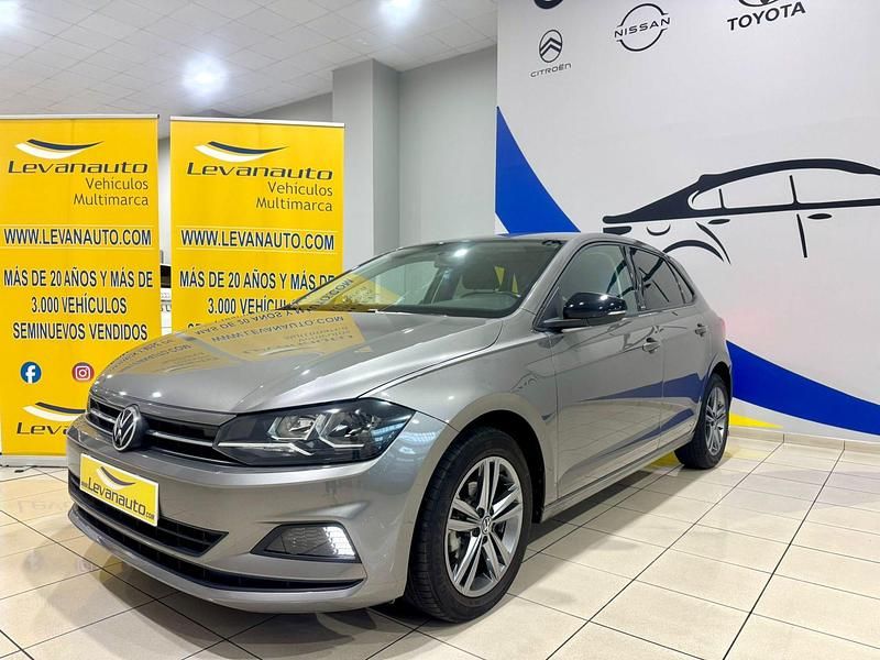 Usado VW Polo Advance 95 CV (69 kW) 2021 Gris Utilitario