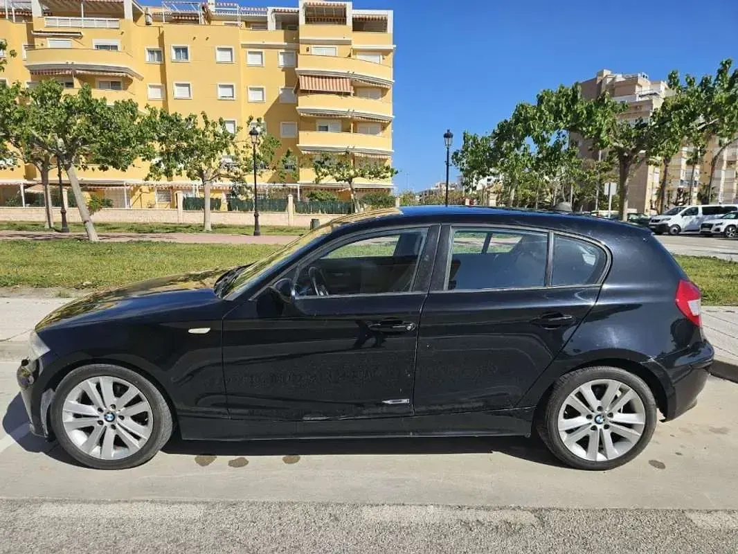 Usado BMW 120 150 CV (110 kW) 2006 Negro Utilitario