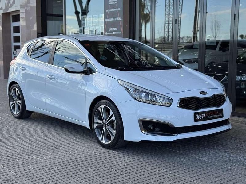 Usado Kia Ceed 120 CV (88 kW) 2017 Blanco Utilitario