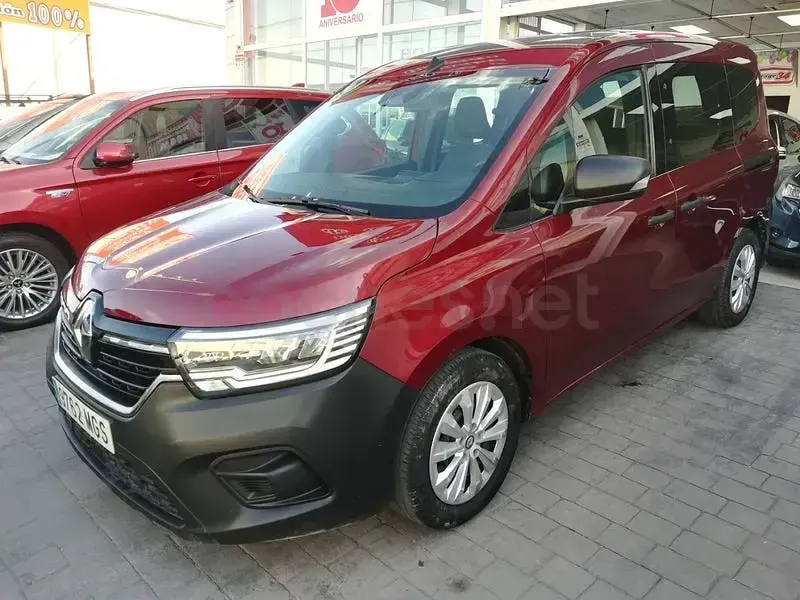 Usado Renault Kangoo 95 CV (69 kW) 2023 Granate Monovolumen