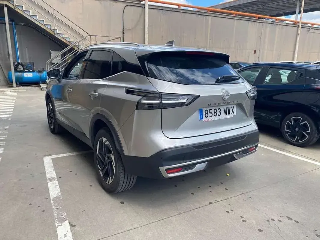 Używany Nissan Qashqai N-Connecta 141 KM (103 kW) 2024 Srebrny SUV