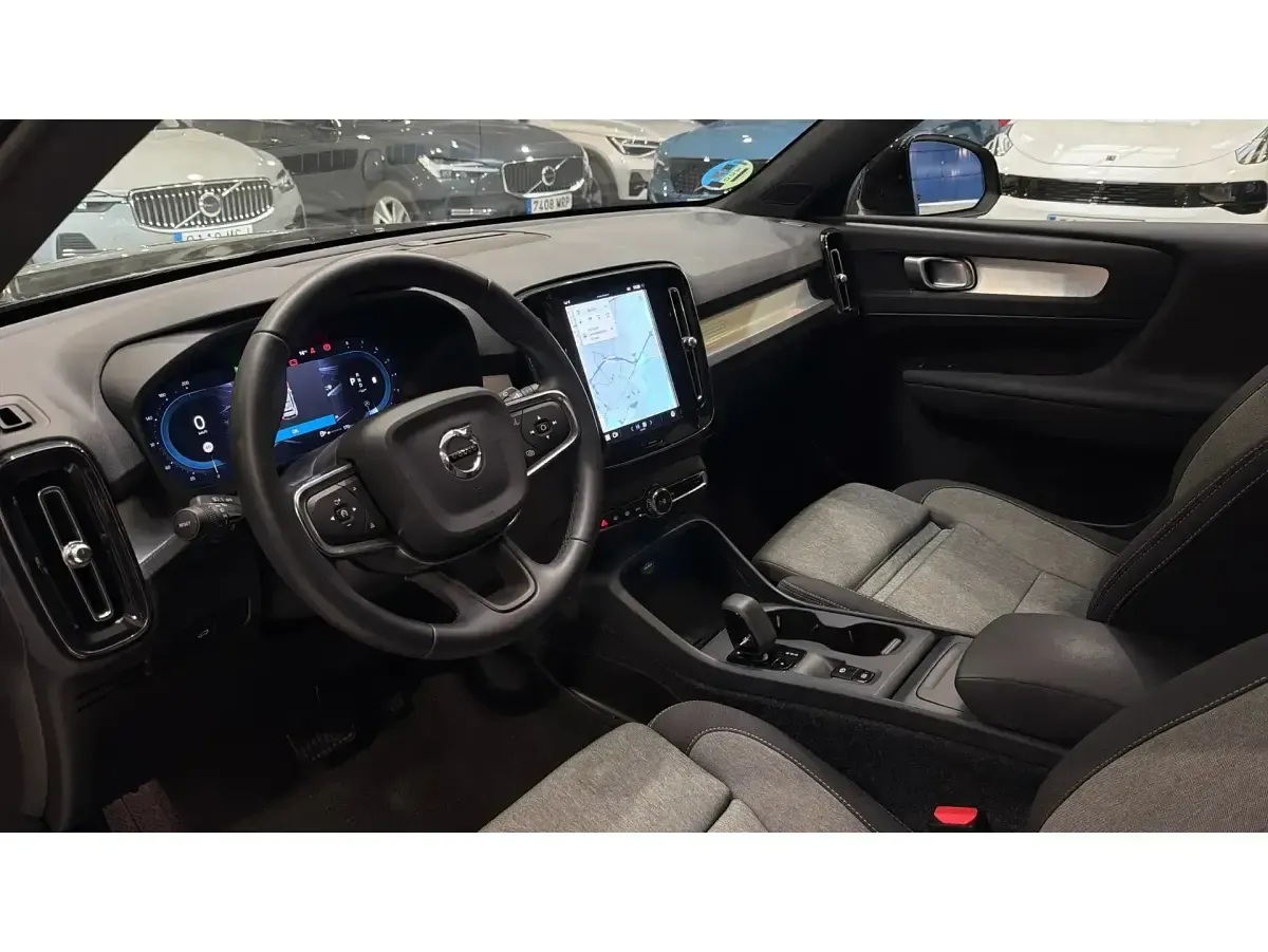 Usado Volvo XC40 Core 163 HP (119 kW) 2024 Preto SUV