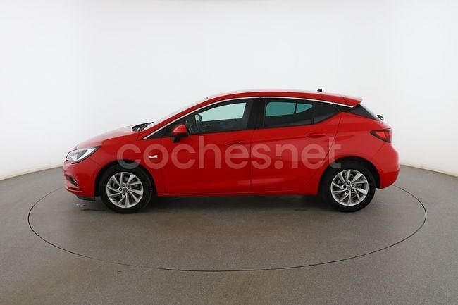Usado Opel Astra Dynamic 136 CV (100 kW) 2019 Rojo Familiar