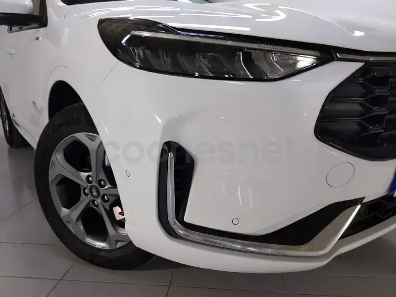 Usado Ford Kuga ST-Line X 243 CV (178 kW) 2025 Blanco SUV