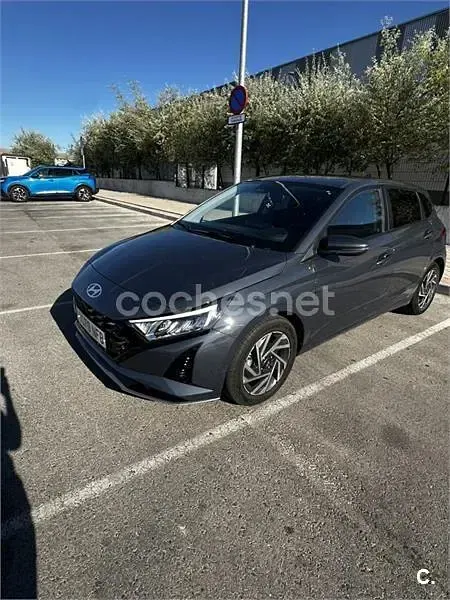 Usado Hyundai i20 100 CV (73 kW) 2025 Gris / plata Utilitario