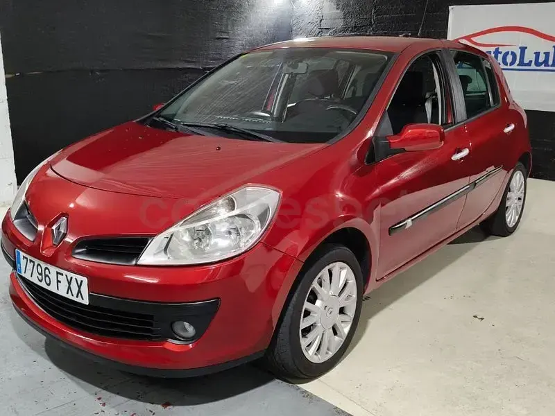 Usado Renault Clio II Privilege 85 CV (62 kW) 2007 Rojo Berlina