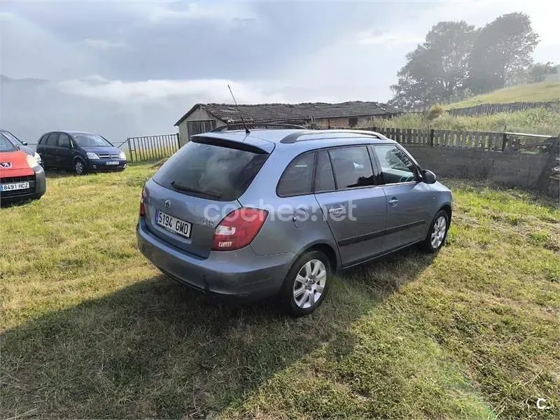 Usado Skoda Fabia Comfort 80 CV (58 kW) 2008 Azul Familiar