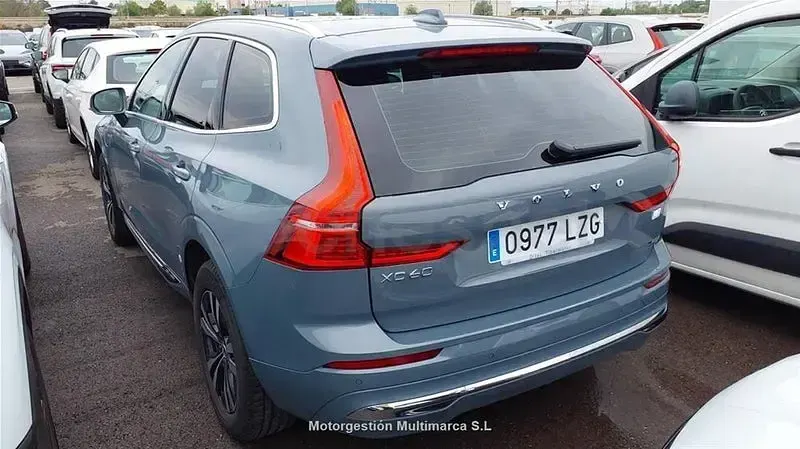 Begagnad Volvo XC60 Core 351 HK (258 kW) 2022 Gul SUV