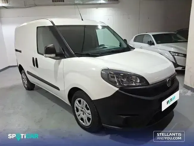 Usado Fiat Doblò 90 CV (66 kW) 2022 Blanco Monovolumen