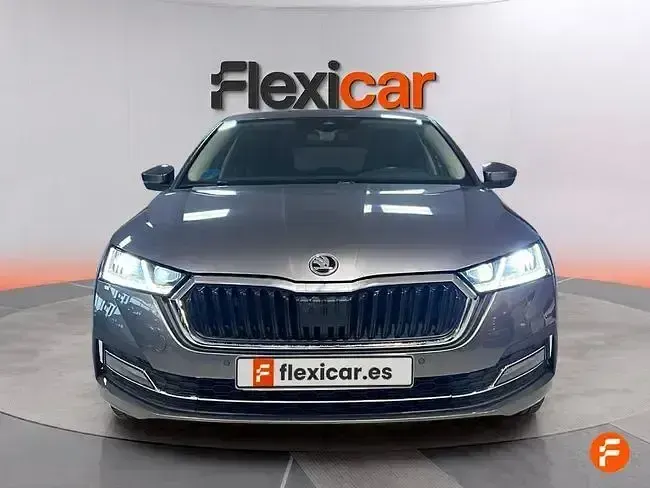 Usado Skoda Octavia Ambition 204 CV (150 kW) 2022 Gris