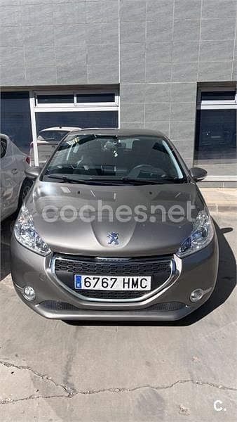 Usado Peugeot 208 Active 68 CV (50 kW) 2013 Marrón Utilitario