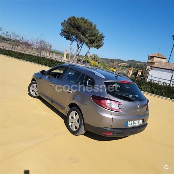 Usado Renault Mégane GrandTour Dynamique 110 CV (80 kW) 2011 Azul Familiar