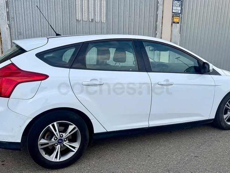 Usado Ford Focus Sport 115 CV (84 kW) 2014 Blanco Berlina