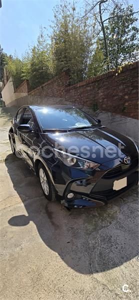 Usado Toyota Yaris 125 CV (91 kW) 2023 Negro Utilitario