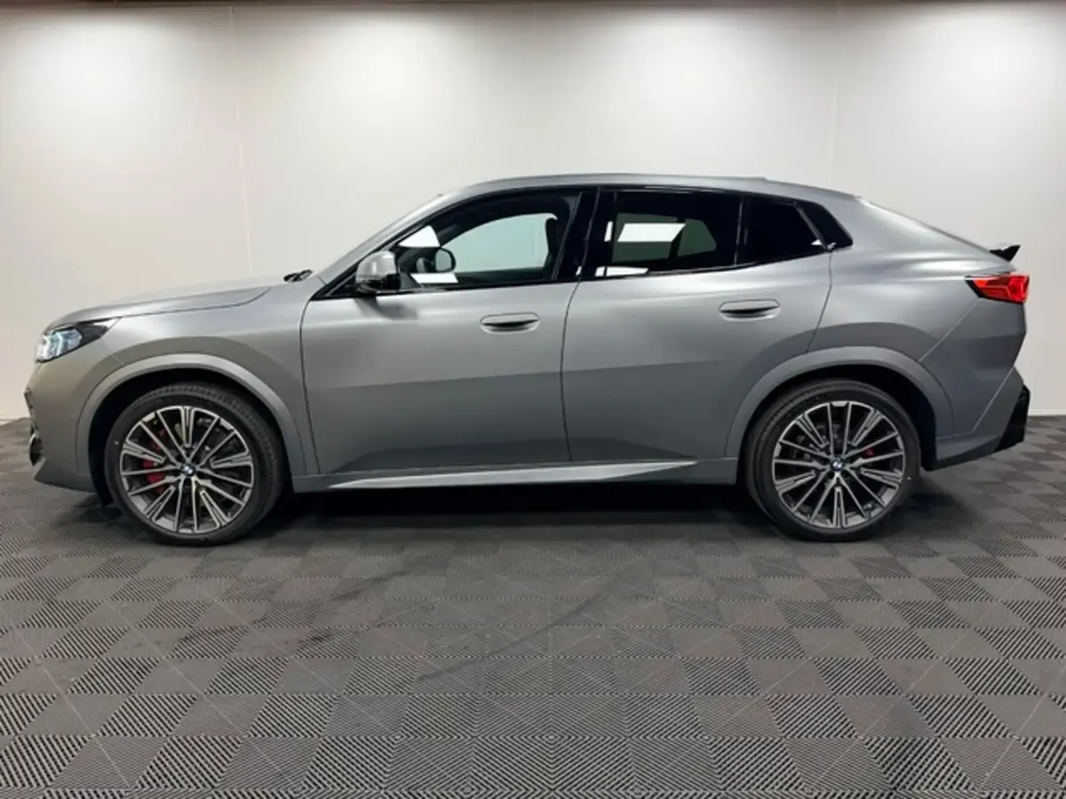 Usado BMW iX2 Comfort Edition 150 kW (204 CV) 2026 Gris SUV