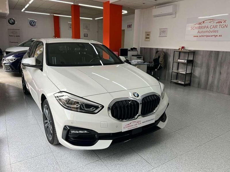 Usado BMW 118 Sport Line 136 CV (100 kW) 2021 Blanco Utilitario