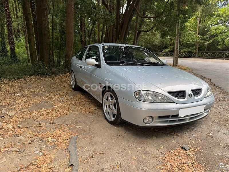 Gris / plata Usado 2000 Renault Mégane Coupé Coupe | 4999 € - Imagen 1/4