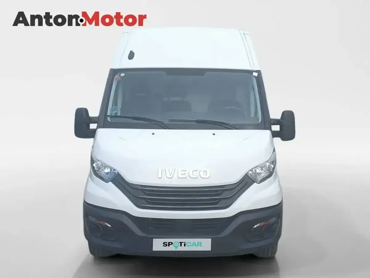 Usado Iveco Daily 156 CV (114 kW) 2023 Blanco Berlina