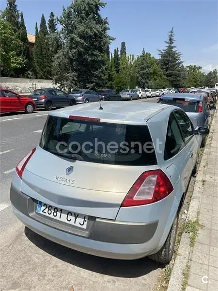 Usado Renault Mégane Dynamique 115 CV (84 kW) 2004 Gris / plata Berlina