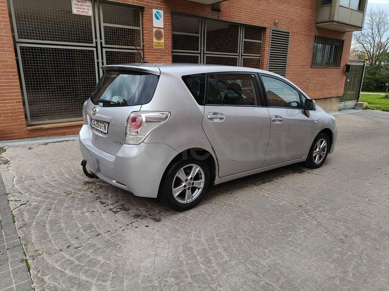 Usado Toyota Verso Active 126 CV (92 kW) 2010 Gris / plata Monovolumen