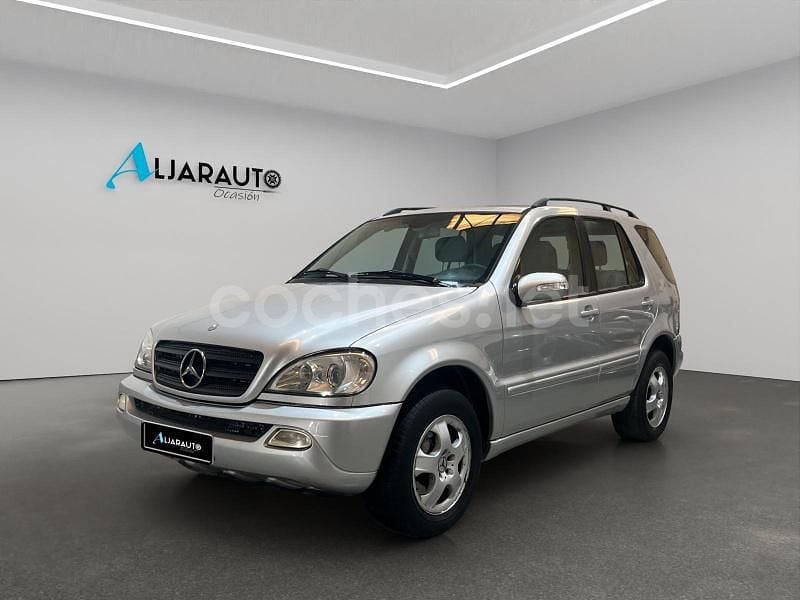 Gris / plata Usado 2004 Mercedes ML270 SUV | 7990 € (Un poco caro) - Imagen 1/4