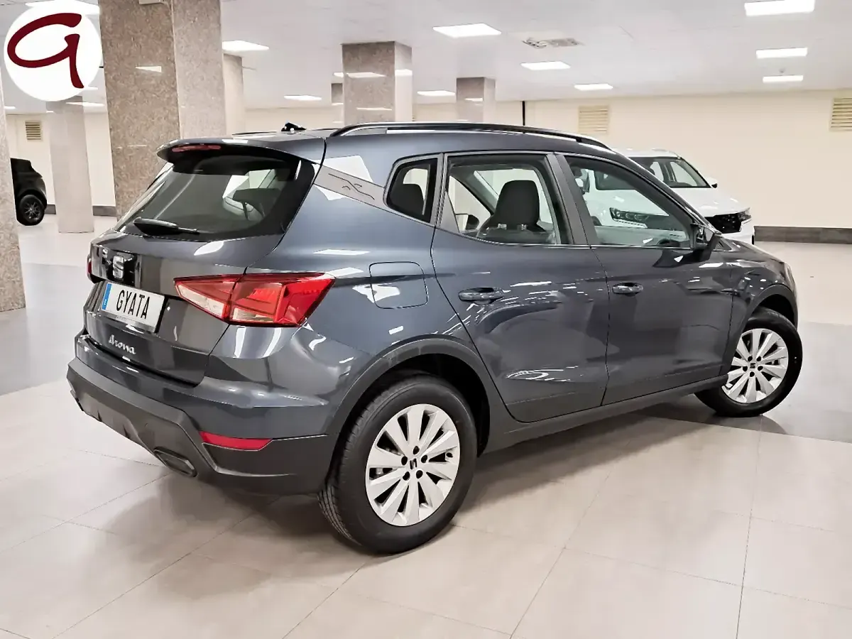 Usado Seat Arona Style 115 CV (84 kW) 2025 Gris / plata SUV