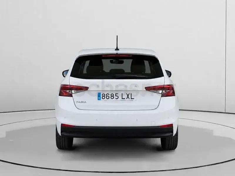 Usado Skoda Fabia Ambition 95 CV (69 kW) 2022 Blanco Utilitario