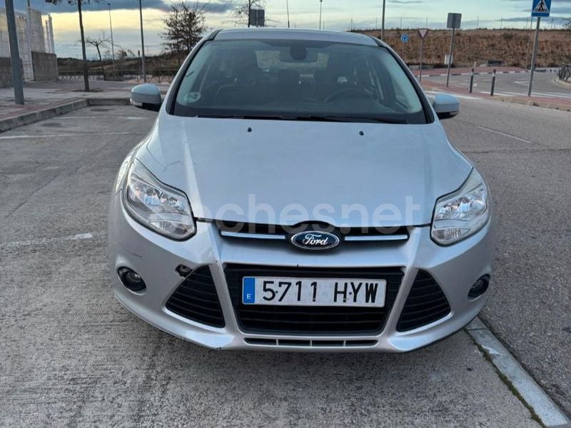 Gris / plata Usado 2014 Ford Focus Berlina | 6999 € (Buen precio) - Imagen 1/4