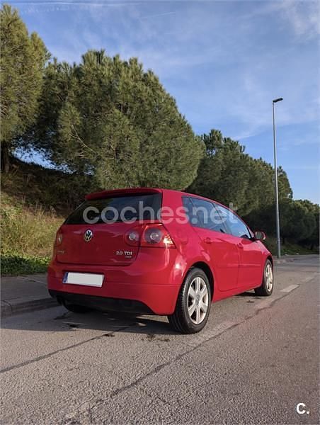 Usado VW Golf V Highline 140 CV (102 kW) 2007 Rojo Berlina