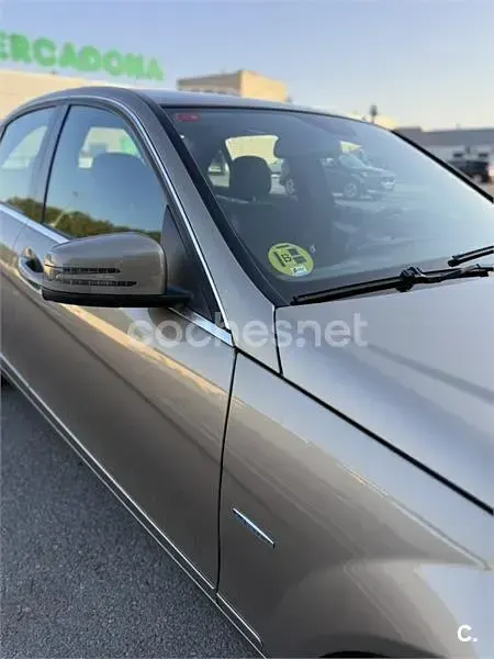 Usado Mercedes C200 136 CV (100 kW) 2010 Beige Berlina