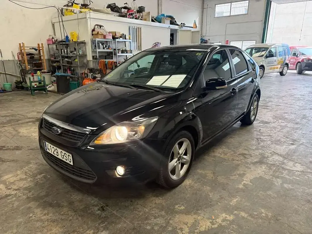 Usado Ford Focus Trend 109 CV (80 kW) 2009 Negro Utilitario