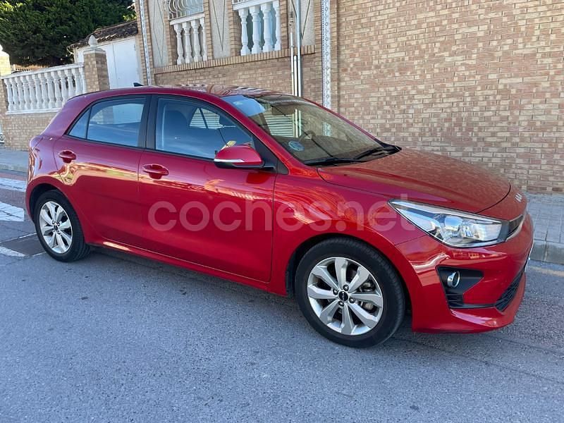 Granate Usado 2021 Kia Rio Sport Berlina | 13.900 € (Buen precio) - Imagen 1/4