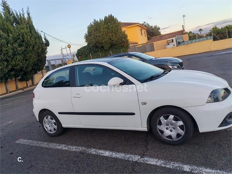Blanco Usado 2004 Seat Ibiza Stella Berlina | 2900 € (Precio justo) - Imagen 1/4