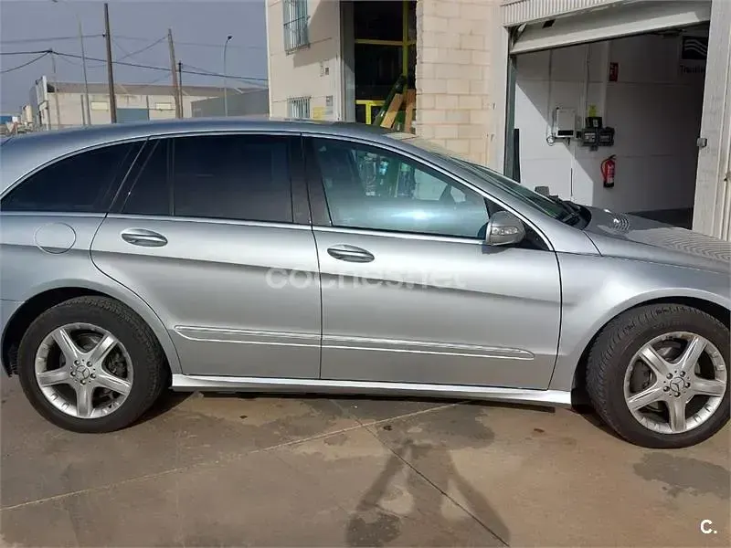 Usado Mercedes R280 190 CV (139 kW) 2007 Gris / plata Familiar