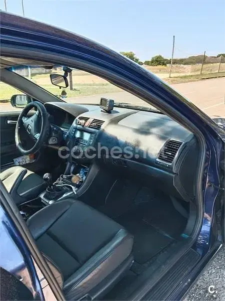 Usado Honda Accord Executive 140 CV (102 kW) 2005 Azul Familiar