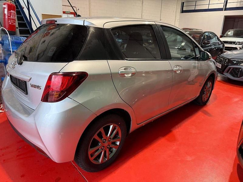 Usado Toyota Yaris 69 CV (50 kW) 2016 Gris