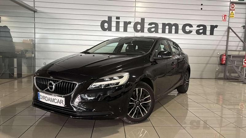 Negro Usado 2018 Volvo V40 Momentum Utilitario | 14.990 € (Precio justo) - Imagen 1/4