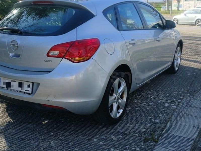 Usado Opel Astra Excellence 110 CV (80 kW) 2012 Gris / plata Berlina