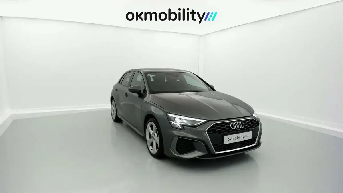 Usado Audi A3 S-Line 150 CV (110 kW) 2024 Plateado Familiar