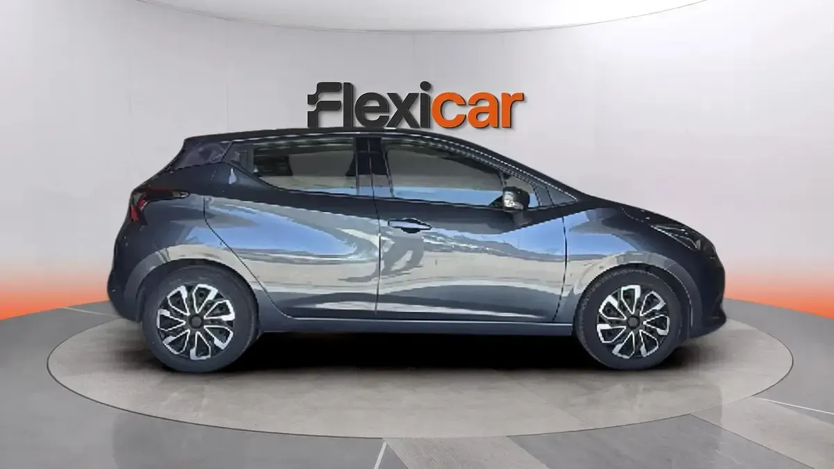 Usado Nissan Micra Acenta 101 CV (74 kW) 2020 Gris Utilitario