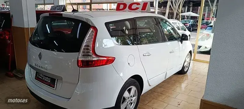 Usado Renault Grand Scénic Dynamique 129 CV (94 kW) 2010 Blanco Monovolumen