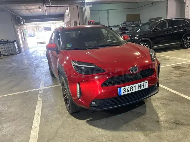 Usado Toyota Yaris Cross Active 130 CV (95 kW) 2025 Rojo SUV