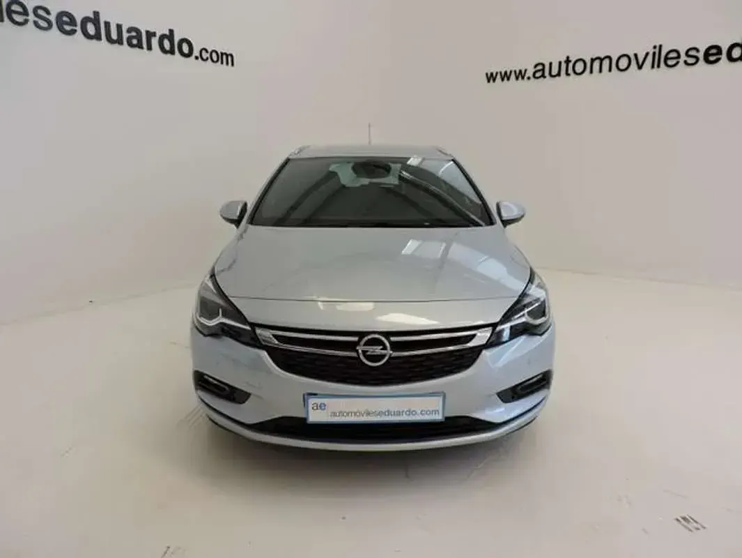 Usado Opel Astra Dynamic 150 CV (110 kW) 2017 Plateado Familiar