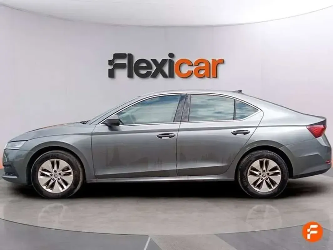 Usado Skoda Octavia Ambition 150 CV (110 kW) 2023 Gris Utilitario