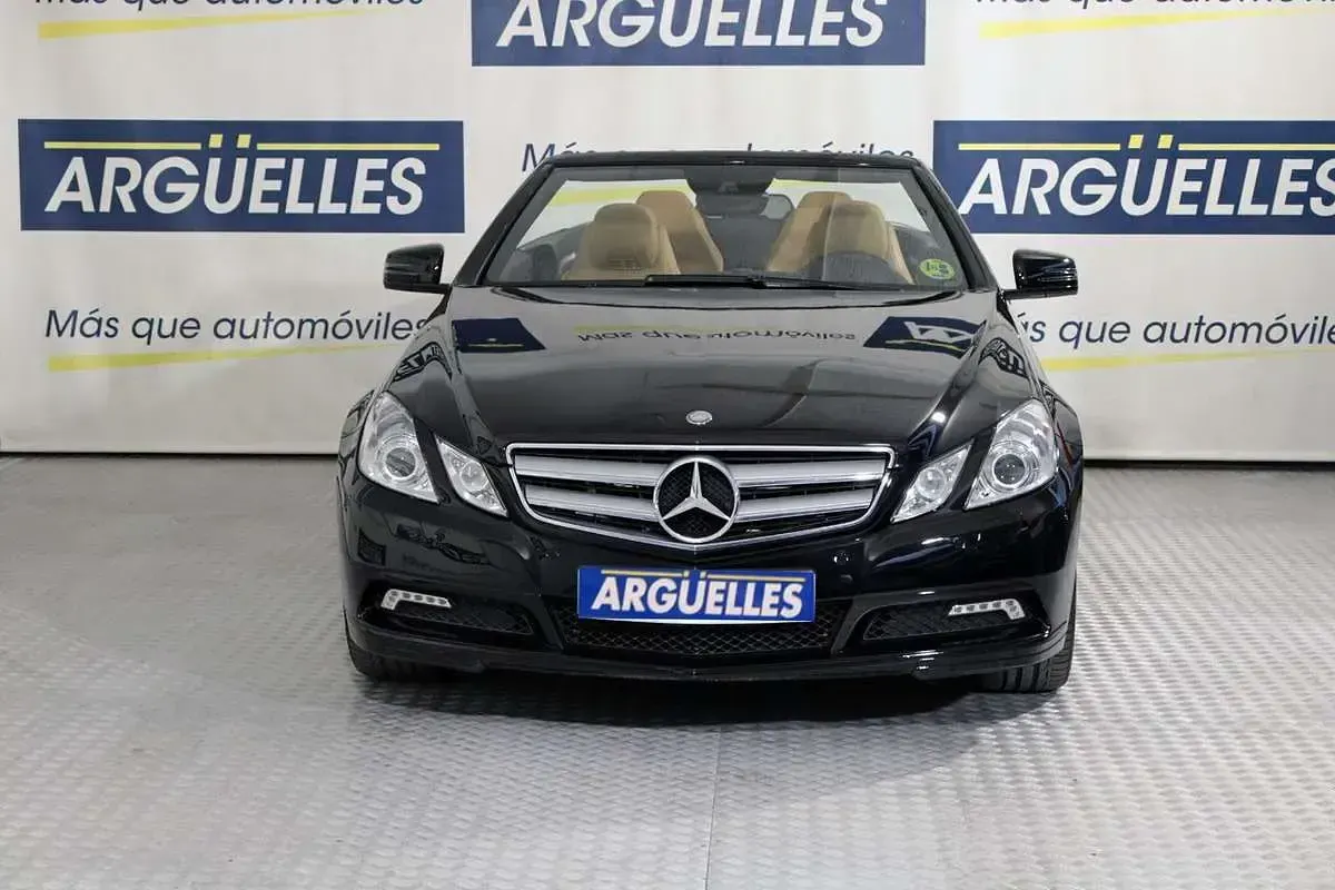 Usado Mercedes E350 Avantgarde 265 CV (194 kW) 2011 Negro metalizado Descapotable